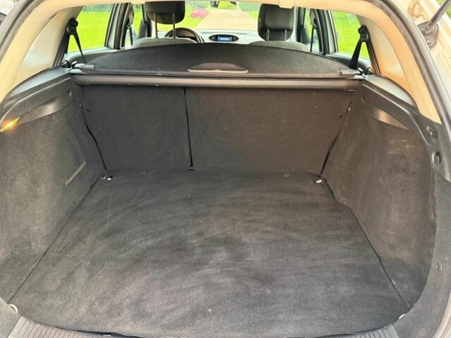 Белый Рено Меган, объемом двигателя 1.5 л и пробегом 188 тыс. км за 2300 $, фото 3 на Automoto.ua