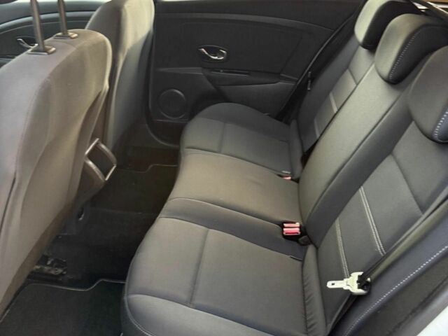 Белый Рено Меган, объемом двигателя 1.5 л и пробегом 188 тыс. км за 2300 $, фото 8 на Automoto.ua