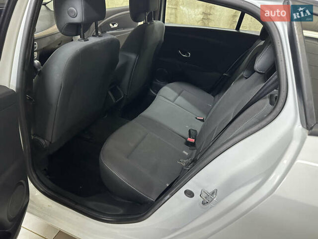 Білий Рено Меган, об'ємом двигуна 1.46 л та пробігом 238 тис. км за 8350 $, фото 11 на Automoto.ua