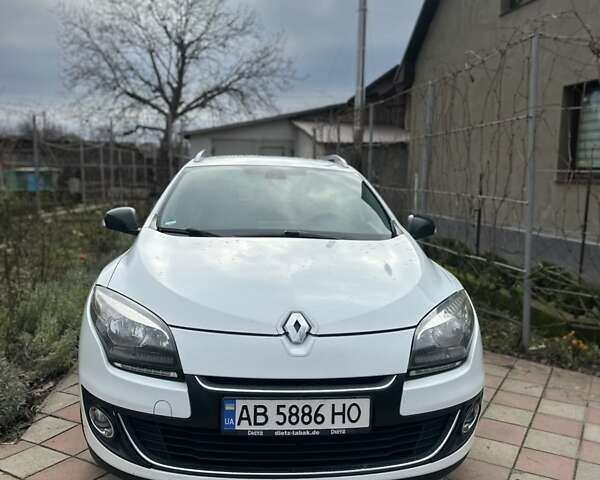 Белый Рено Меган, объемом двигателя 1.6 л и пробегом 245 тыс. км за 8800 $, фото 2 на Automoto.ua