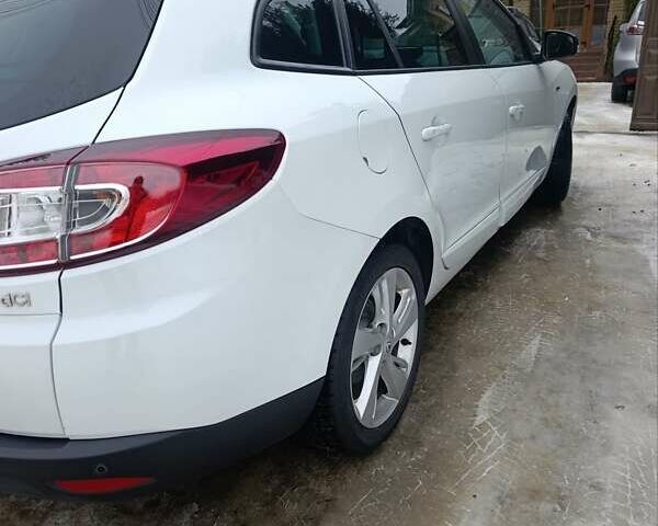 Белый Рено Меган, объемом двигателя 1.5 л и пробегом 233 тыс. км за 9400 $, фото 3 на Automoto.ua