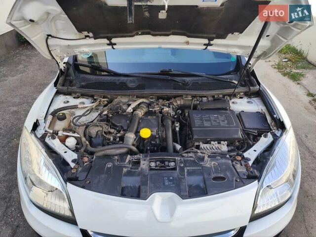 Белый Рено Меган, объемом двигателя 1.46 л и пробегом 218 тыс. км за 7700 $, фото 7 на Automoto.ua