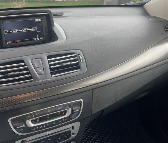 Рено Меган 2013 в Локачи на Automoto.ua Белый Рено Меган, объемом двигателя 1.5 л и пробегом 290 тыс. км за 7500 $, фото 15 на Automoto.ua