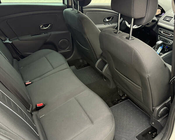 Белый Рено Меган, объемом двигателя 1.5 л и пробегом 236 тыс. км за 7900 $, фото 10 на Automoto.ua