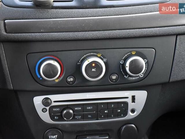 Белый Рено Меган, объемом двигателя 1.5 л и пробегом 232 тыс. км за 7800 $, фото 33 на Automoto.ua