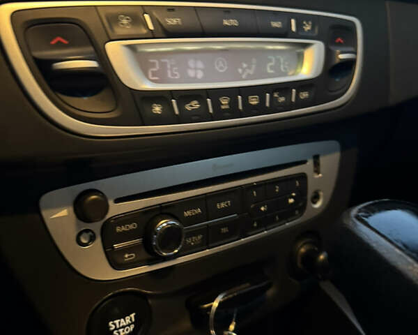 Белый Рено Меган, объемом двигателя 1.46 л и пробегом 300 тыс. км за 8300 $, фото 18 на Automoto.ua