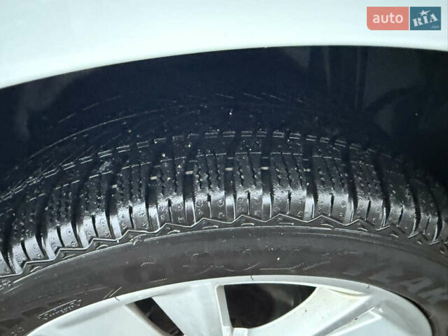 Білий Рено Меган, об'ємом двигуна 1.6 л та пробігом 200 тис. км за 9500 $, фото 32 на Automoto.ua