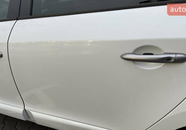 Белый Рено Меган, объемом двигателя 1.5 л и пробегом 241 тыс. км за 10200 $, фото 25 на Automoto.ua