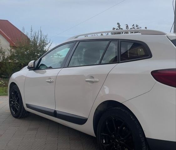 Рено Меган 2013 в Локачи на Automoto.ua Белый Рено Меган, объемом двигателя 1.5 л и пробегом 290 тыс. км за 7500 $, фото 5 на Automoto.ua