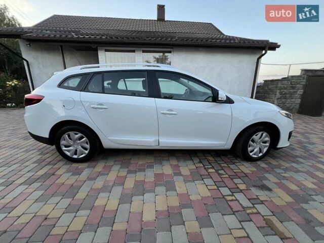 Белый Рено Меган, объемом двигателя 1.46 л и пробегом 185 тыс. км за 9099 $, фото 3 на Automoto.ua