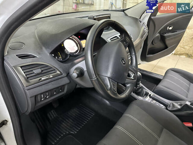 Белый Рено Меган, объемом двигателя 1.5 л и пробегом 237 тыс. км за 8150 $, фото 19 на Automoto.ua