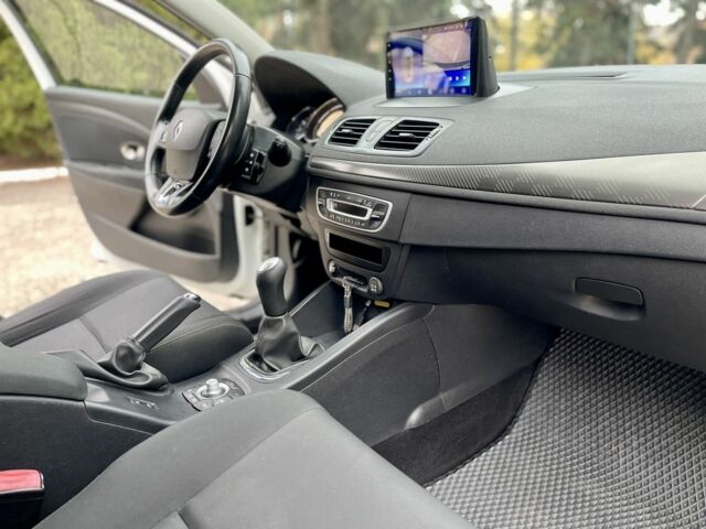 Белый Рено Меган, объемом двигателя 1.5 л и пробегом 286 тыс. км за 6999 $, фото 9 на Automoto.ua