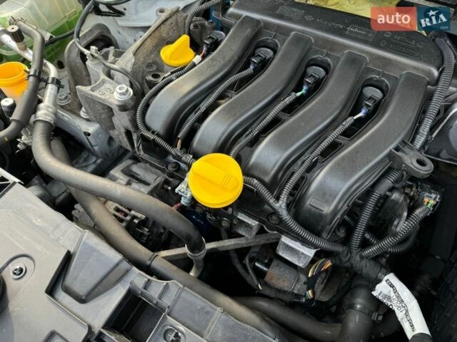 Белый Рено Меган, объемом двигателя 1.6 л и пробегом 209 тыс. км за 8499 $, фото 51 на Automoto.ua