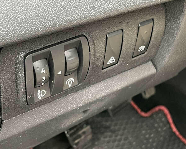 Белый Рено Меган, объемом двигателя 1.46 л и пробегом 308 тыс. км за 8700 $, фото 18 на Automoto.ua