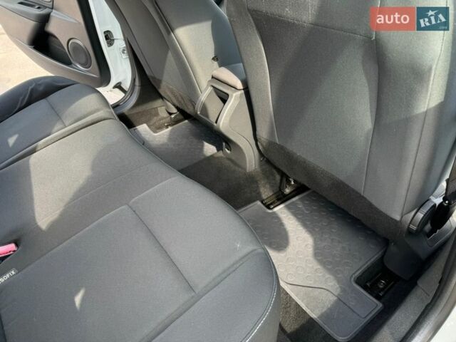 Белый Рено Меган, объемом двигателя 1.6 л и пробегом 209 тыс. км за 8499 $, фото 41 на Automoto.ua