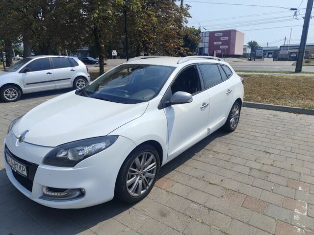 Белый Рено Меган, объемом двигателя 1.5 л и пробегом 223 тыс. км за 8405 $, фото 2 на Automoto.ua