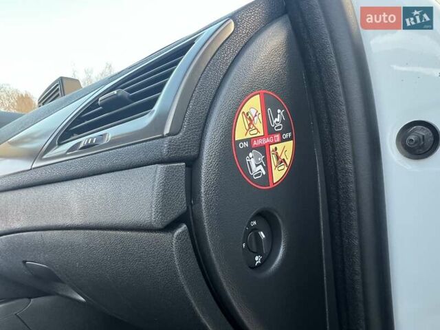 Белый Рено Меган, объемом двигателя 1.5 л и пробегом 189 тыс. км за 7750 $, фото 27 на Automoto.ua