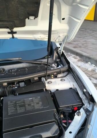 Белый Рено Меган, объемом двигателя 1.5 л и пробегом 197 тыс. км за 8750 $, фото 27 на Automoto.ua