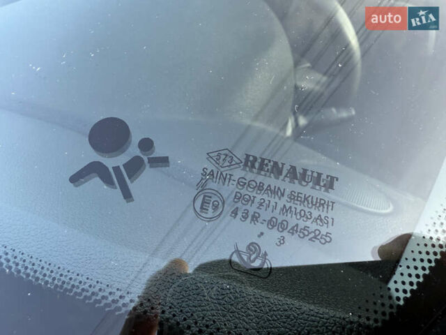 Белый Рено Меган, объемом двигателя 1.5 л и пробегом 259 тыс. км за 7999 $, фото 13 на Automoto.ua