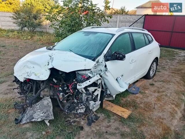 Белый Рено Меган, объемом двигателя 1.46 л и пробегом 267 тыс. км за 2600 $, фото 3 на Automoto.ua