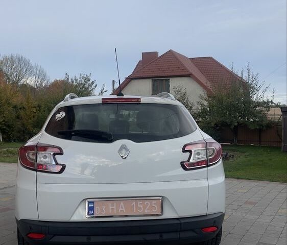 Рено Меган 2013 в Локачи на Automoto.ua Белый Рено Меган, объемом двигателя 1.5 л и пробегом 290 тыс. км за 7500 $, фото 3 на Automoto.ua
