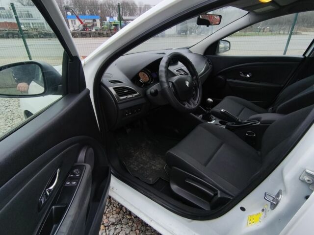 Білий Рено Меган, об'ємом двигуна 1.5 л та пробігом 220 тис. км за 7500 $, фото 4 на Automoto.ua