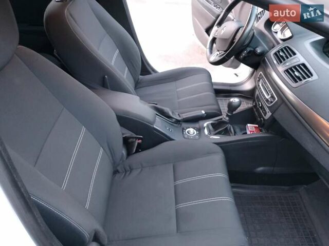 Белый Рено Меган, объемом двигателя 1.5 л и пробегом 289 тыс. км за 9200 $, фото 13 на Automoto.ua