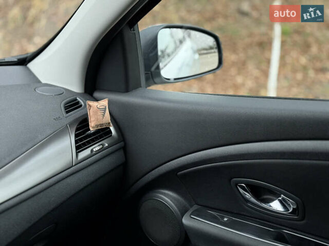 Білий Рено Меган, об'ємом двигуна 1.46 л та пробігом 245 тис. км за 8500 $, фото 14 на Automoto.ua