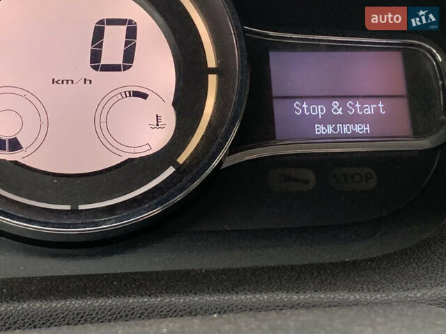 Белый Рено Меган, объемом двигателя 1.5 л и пробегом 300 тыс. км за 7300 $, фото 3 на Automoto.ua