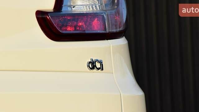 Білий Рено Меган, об'ємом двигуна 1.46 л та пробігом 252 тис. км за 7800 $, фото 22 на Automoto.ua