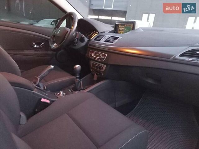 Белый Рено Меган, объемом двигателя 1.5 л и пробегом 315 тыс. км за 8990 $, фото 15 на Automoto.ua