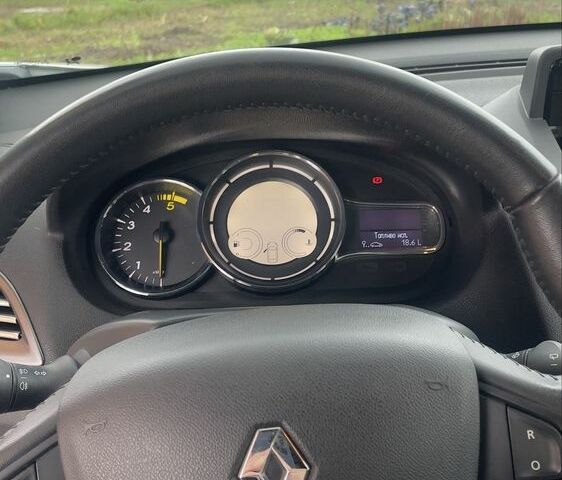 Рено Меган 2013 в Локачи на Automoto.ua Белый Рено Меган, объемом двигателя 1.5 л и пробегом 290 тыс. км за 7500 $, фото 9 на Automoto.ua