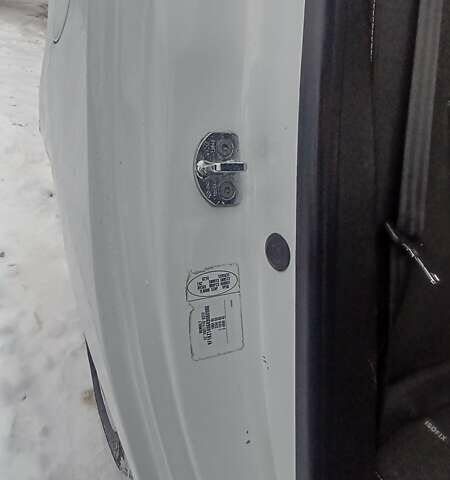 Белый Рено Меган, объемом двигателя 1.5 л и пробегом 378 тыс. км за 5200 $, фото 17 на Automoto.ua