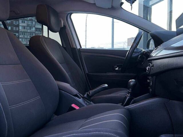 Белый Рено Меган, объемом двигателя 1.5 л и пробегом 300 тыс. км за 8490 $, фото 11 на Automoto.ua