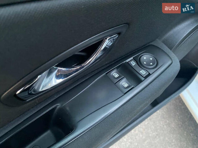 Белый Рено Меган, объемом двигателя 1.2 л и пробегом 146 тыс. км за 6600 $, фото 16 на Automoto.ua