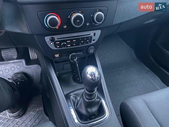 Белый Рено Меган, объемом двигателя 1.2 л и пробегом 146 тыс. км за 6600 $, фото 26 на Automoto.ua