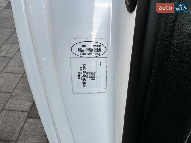 Белый Рено Меган, объемом двигателя 1.5 л и пробегом 236 тыс. км за 9700 $, фото 47 на Automoto.ua