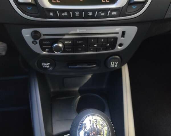 Белый Рено Меган, объемом двигателя 1.5 л и пробегом 273 тыс. км за 7500 $, фото 5 на Automoto.ua