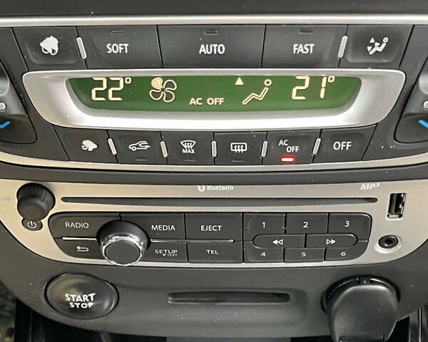 Белый Рено Меган, объемом двигателя 1.46 л и пробегом 305 тыс. км за 8500 $, фото 14 на Automoto.ua