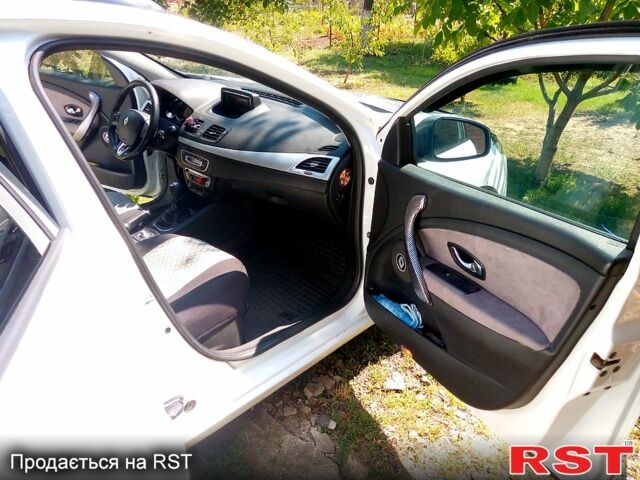 Белый Рено Меган, объемом двигателя 1.5 л и пробегом 342 тыс. км за 7500 $, фото 6 на Automoto.ua