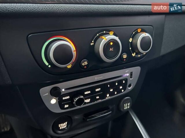 Белый Рено Меган, объемом двигателя 1.5 л и пробегом 300 тыс. км за 6600 $, фото 20 на Automoto.ua