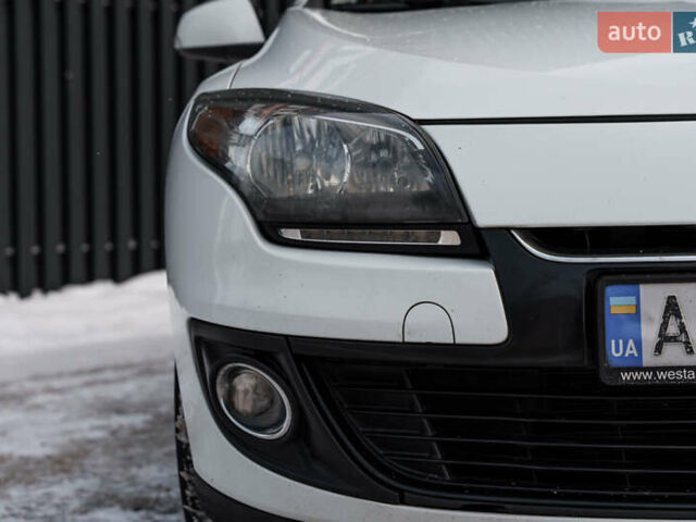 Белый Рено Меган, объемом двигателя 1.46 л и пробегом 291 тыс. км за 6200 $, фото 12 на Automoto.ua