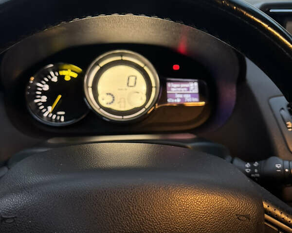 Белый Рено Меган, объемом двигателя 1.46 л и пробегом 300 тыс. км за 8300 $, фото 11 на Automoto.ua