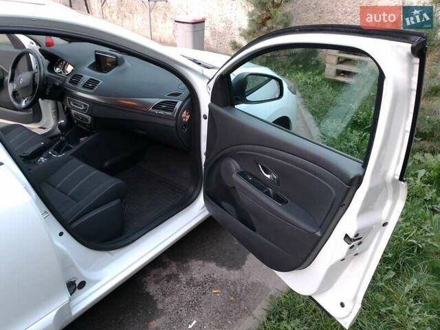Белый Рено Меган, объемом двигателя 1.5 л и пробегом 289 тыс. км за 9200 $, фото 11 на Automoto.ua