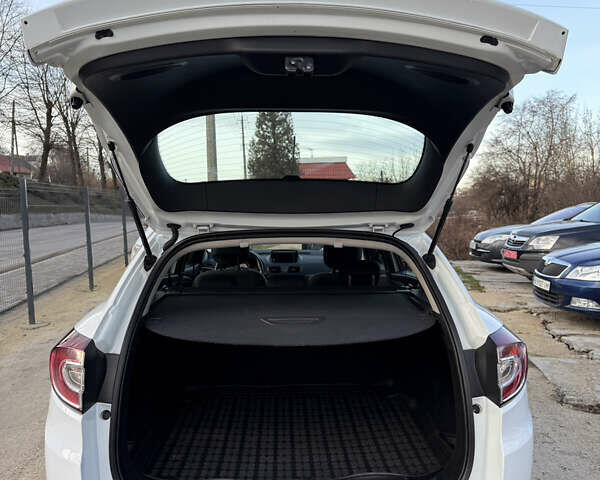 Белый Рено Меган, объемом двигателя 1.5 л и пробегом 259 тыс. км за 7999 $, фото 29 на Automoto.ua