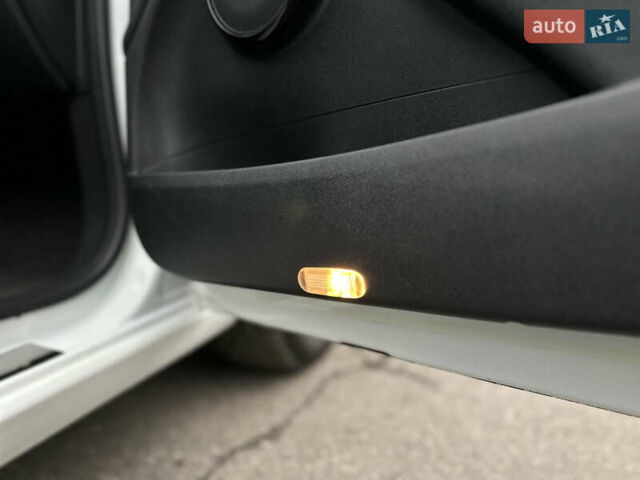 Белый Рено Меган, объемом двигателя 0 л и пробегом 262 тыс. км за 8499 $, фото 57 на Automoto.ua