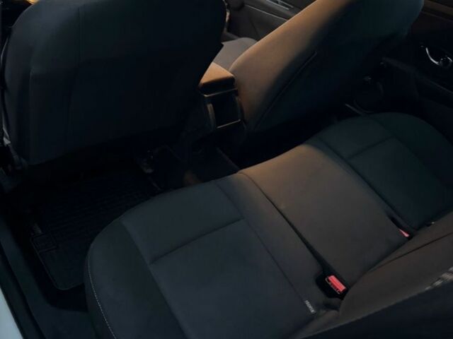 Белый Рено Меган, объемом двигателя 1.5 л и пробегом 300 тыс. км за 7999 $, фото 11 на Automoto.ua