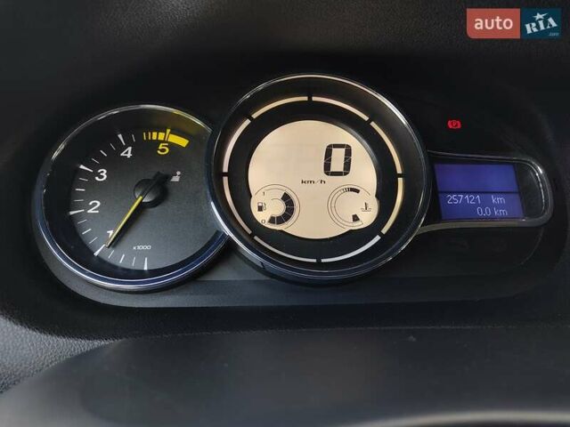 Белый Рено Меган, объемом двигателя 1.5 л и пробегом 273 тыс. км за 7500 $, фото 4 на Automoto.ua