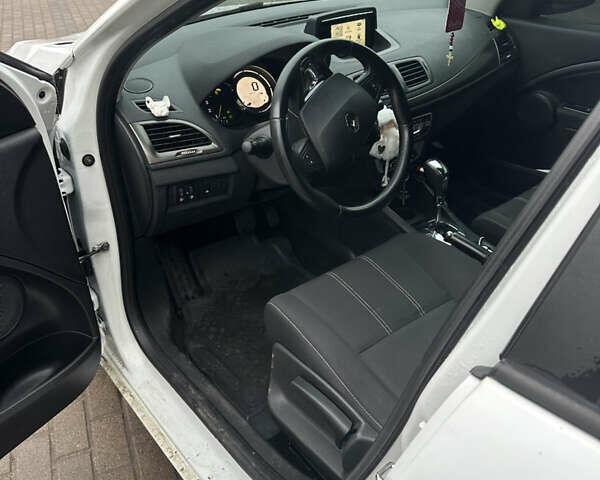 Білий Рено Меган, об'ємом двигуна 1.5 л та пробігом 271 тис. км за 8000 $, фото 5 на Automoto.ua