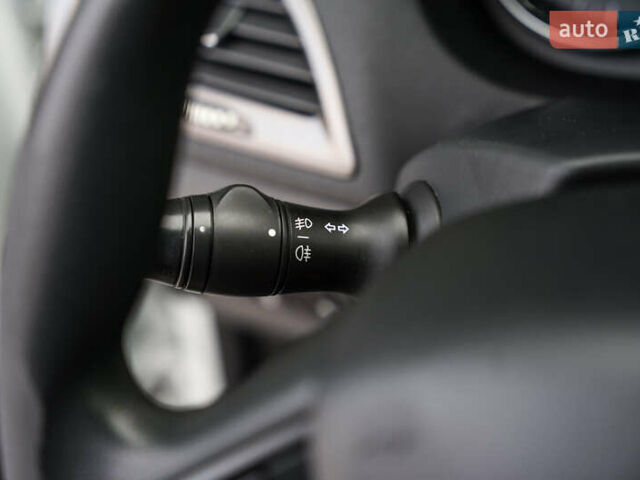 Белый Рено Меган, объемом двигателя 1.46 л и пробегом 291 тыс. км за 6200 $, фото 38 на Automoto.ua